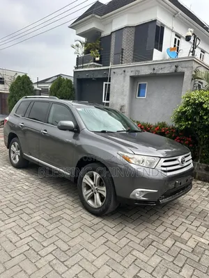 Toyota Highlander Limited 2012 Gray