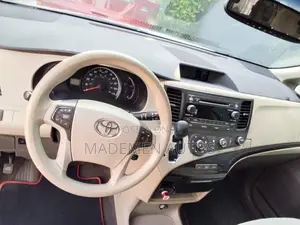 Toyota Sienna LE 8 Passenger 2011 White