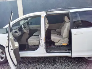 Toyota Sienna LE 8 Passenger 2011 White