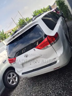 Toyota Sienna LE 8 Passenger 2011 White