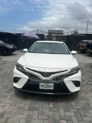 Toyota Camry 2018 White
