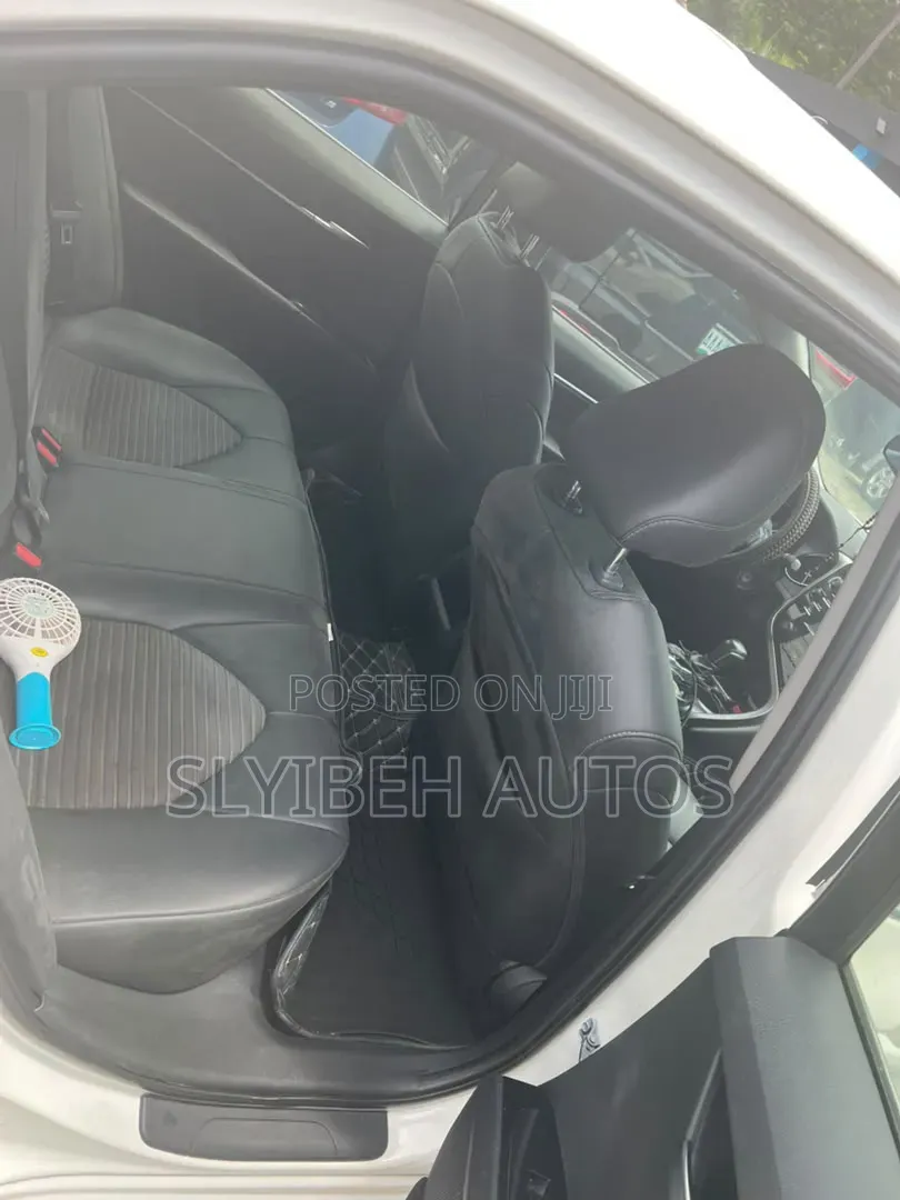 Toyota Camry 2018 White