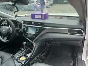 Toyota Camry 2018 White