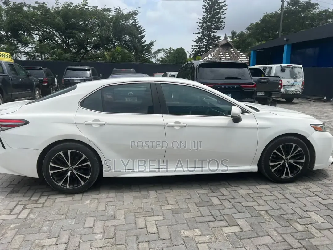 Toyota Camry 2018 White