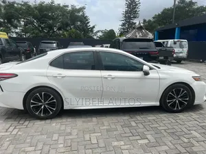 Toyota Camry 2018 White