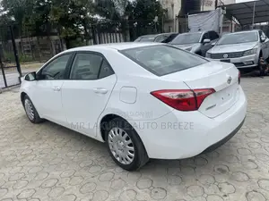 Toyota Corolla 2018 White