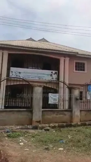 20bdrm Block of Flats in Benin City for sale