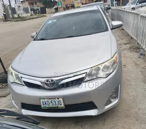 Toyota Camry XLE 4dr Sedan (2.5L 4cyl 6A) 2012 Silver