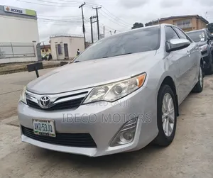 Toyota Camry XLE 4dr Sedan (2.5L 4cyl 6A) 2012 Silver