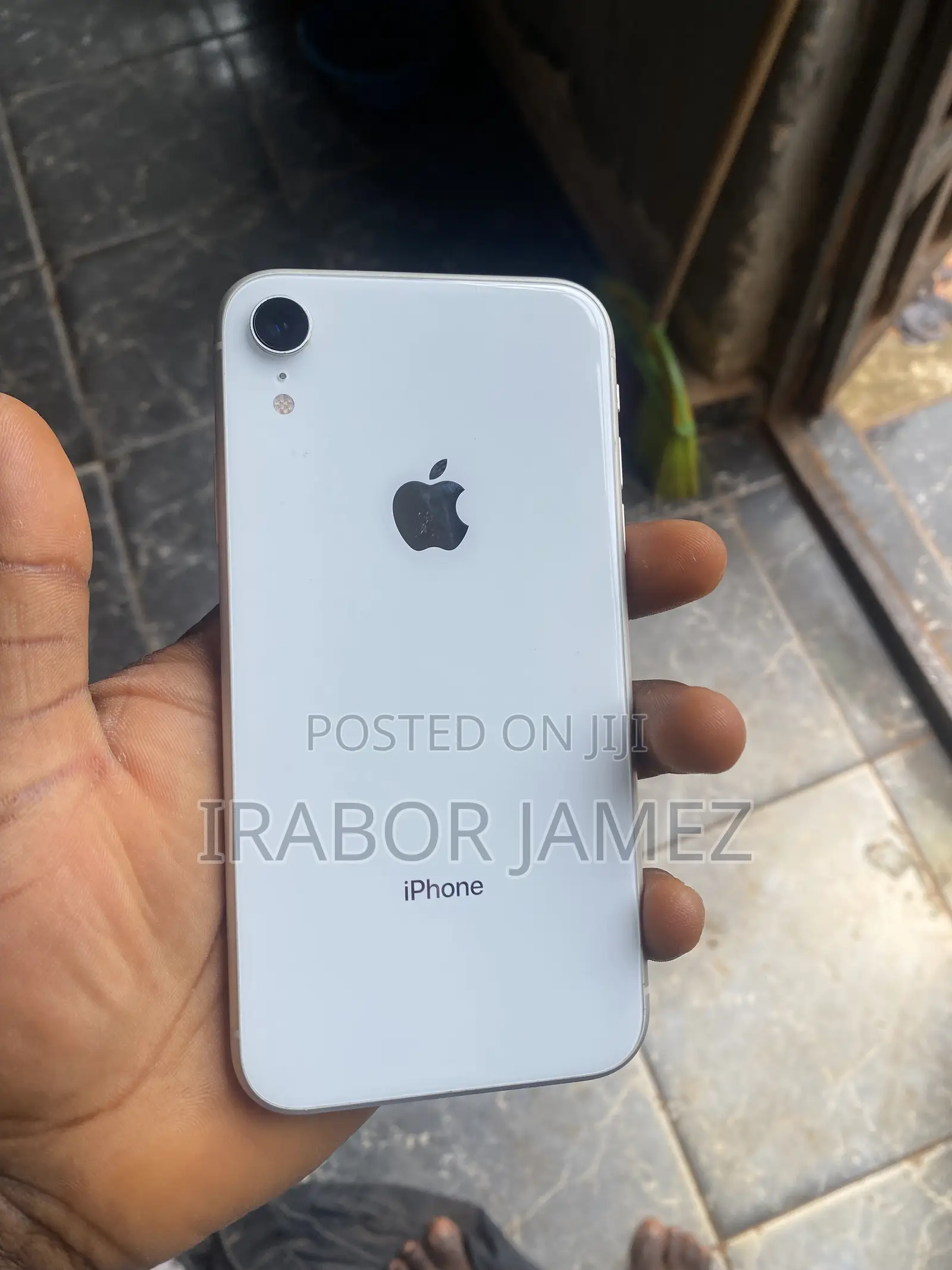 Apple iPhone XR 64 GB White