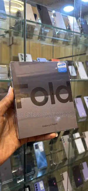New Samsung Galaxy Z Fold4 256 GB Gold