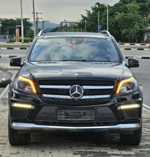 Mercedes-Benz GL-Class GL63 AMG 4dr SUV AWD (5.5L 8cyl Turbo 7A) 2015