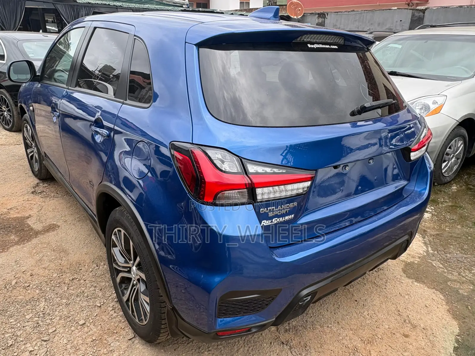 Mitsubishi Outlander 2020 Blue