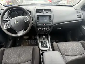 Mitsubishi Outlander 2020 Blue