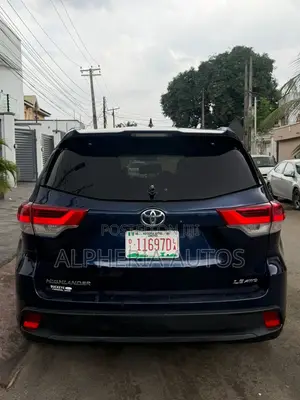 Toyota Highlander LE V6 4x2 (3.5L 6cyl 6A) 2016 Blue