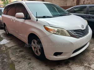 Toyota Sienna 2011 White