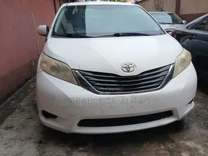 Toyota Sienna 2011 White