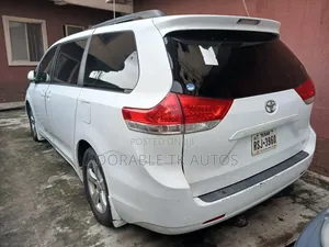 Toyota Sienna 2011 White