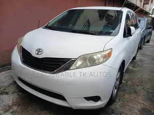 Toyota Sienna 2011 White
