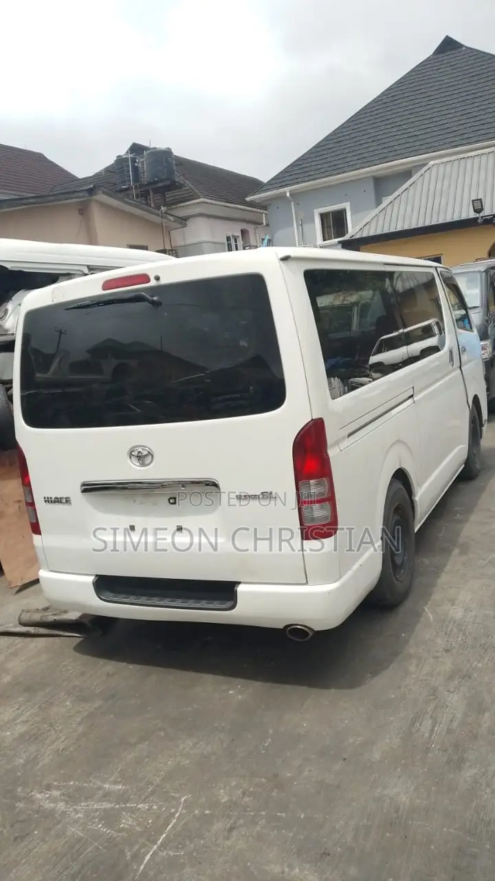 Toyota HiAce 2008 White