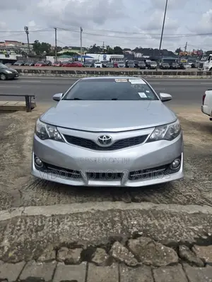 Toyota Camry SE V6 4dr Sedan (3.5L 6cyl 6A) 2013 Silver