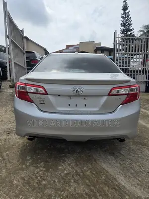 Toyota Camry SE V6 4dr Sedan (3.5L 6cyl 6A) 2013 Silver