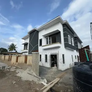 5bdrm Duplex in Ologuneru for sale