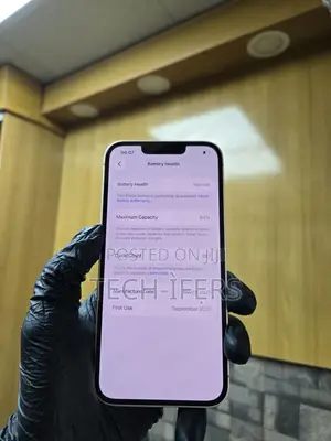 Apple iPhone 16e 128 GB White
