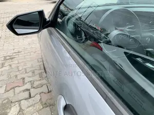 Hyundai Elantra Limited 2022 Silver