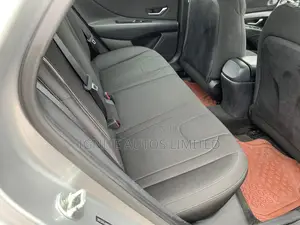 Hyundai Elantra Limited 2022 Silver
