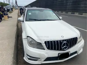 Mercedes-Benz C300 Luxury Sedan RWD (3.0L 6cyl 7A) 2008 White