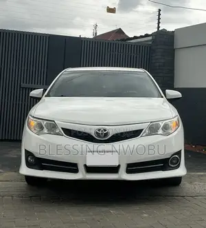 Toyota Camry SE 4dr Sedan (2.5L 4cyl 6A) 2013 White