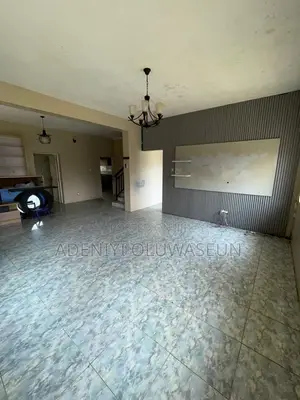 4bdrm Duplex in Chevron for rent