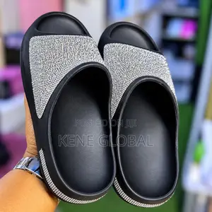 Women’s Rhinestone Flat Slide Slippers