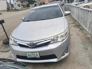 Toyota Camry XLE 4dr Sedan (2.5L 4cyl 6A) 2013 Silver