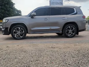 Toyota Land Cruiser 4.5 V8 GXR 2021 Brown