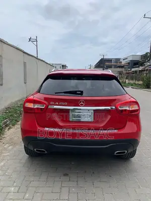 Mercedes-Benz GLA 250 2018 Red