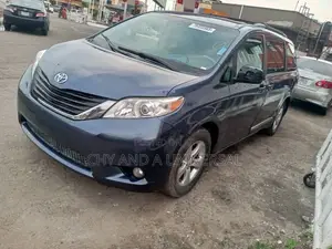 Toyota Sienna 2014 Blue