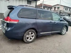 Toyota Sienna 2014 Blue
