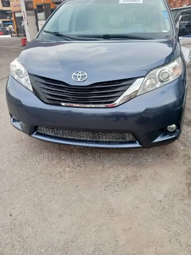 Toyota Sienna 2014 Blue