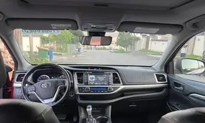 Toyota Highlander SE 4x4 V6 (3.5L 6cyl 8A) 2018 Maroon