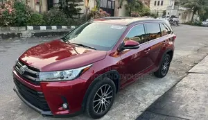Toyota Highlander SE 4x4 V6 (3.5L 6cyl 8A) 2018 Maroon