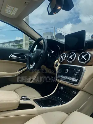 Mercedes-Benz GLA 250 2018 Blue