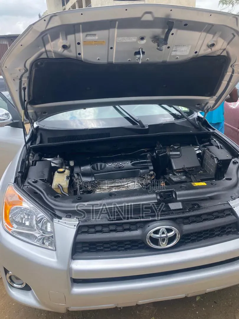 Toyota RAV4 2011 Silver
