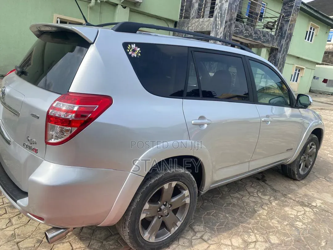 Toyota RAV4 2011 Silver