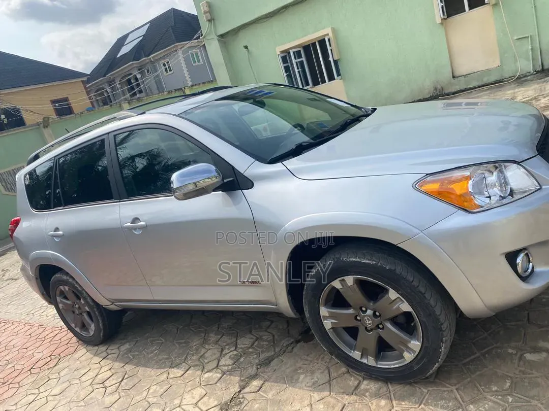 Toyota RAV4 2011 Silver