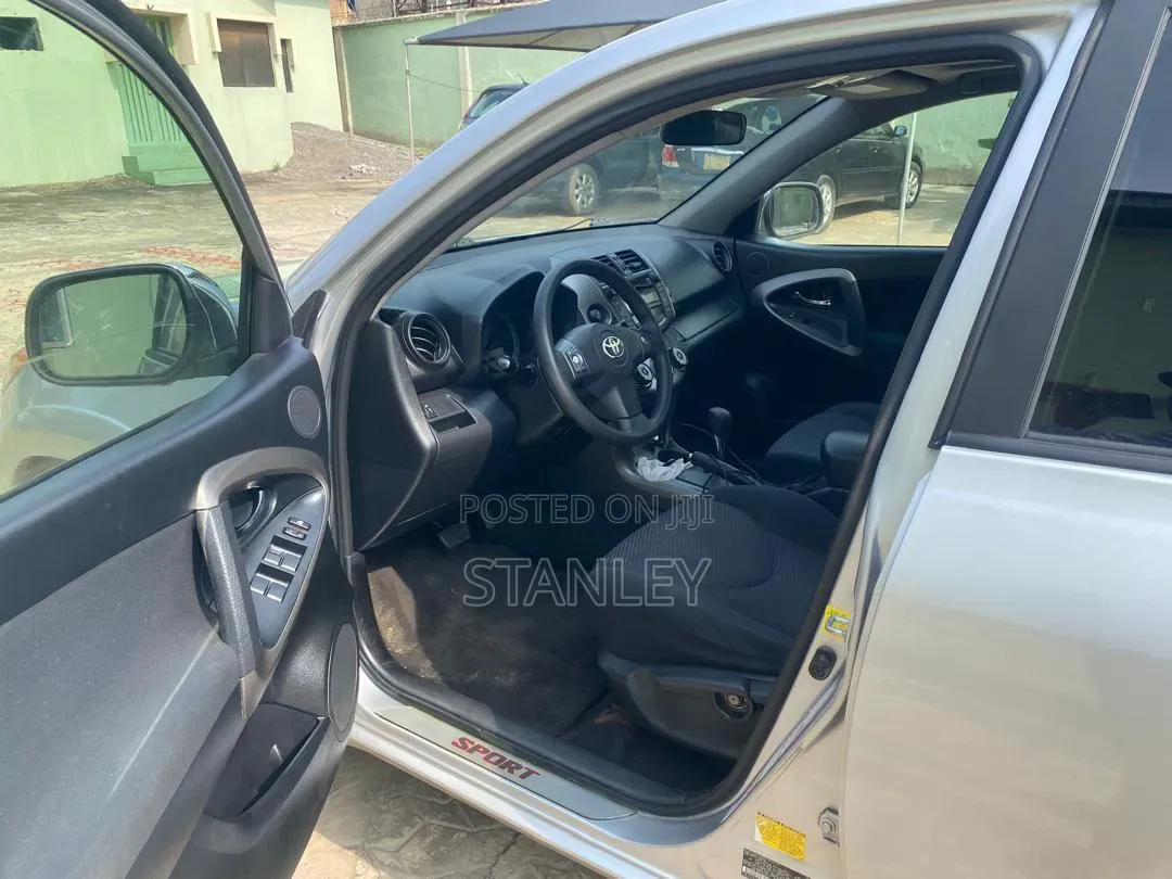 Toyota RAV4 2011 Silver
