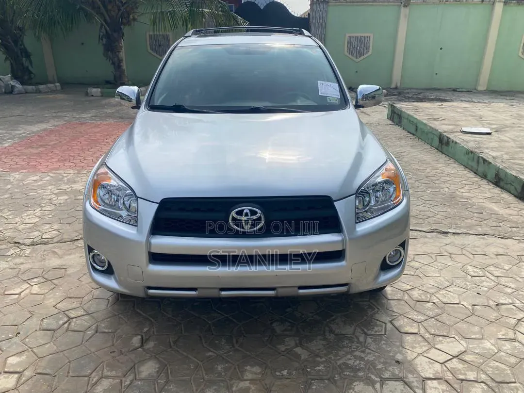 Toyota RAV4 2011 Silver