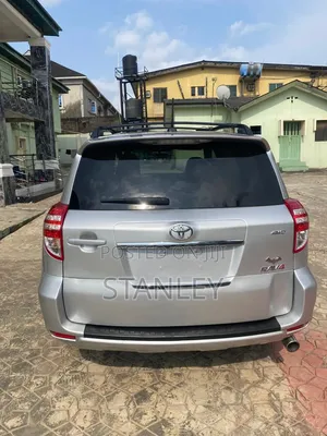 Toyota RAV4 2011 Silver