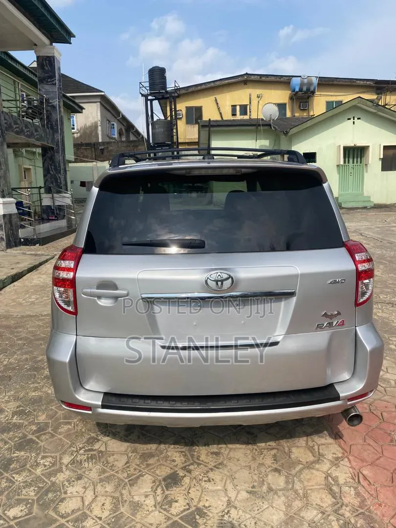 Toyota RAV4 2011 Silver